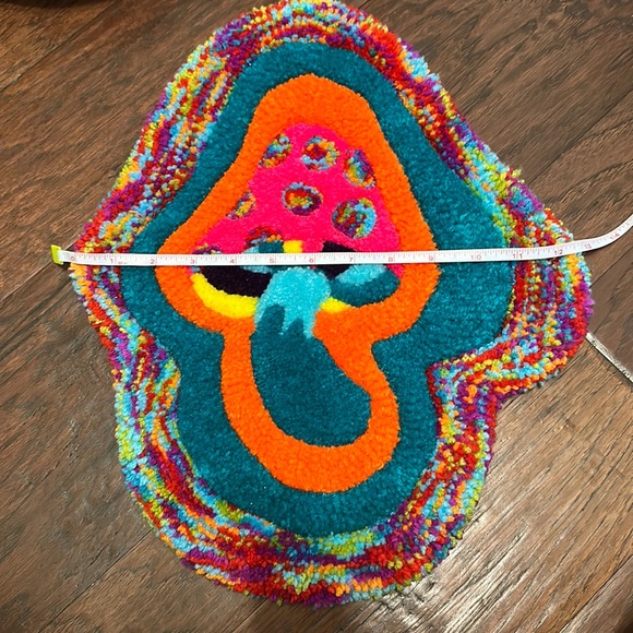 Hand-Tufted Rug Psychedelic Mushroom - Picture 2 of 4